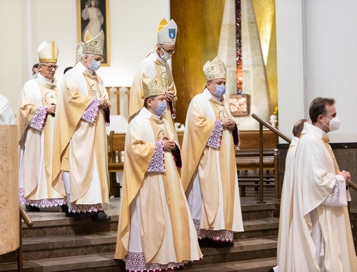 Liturgiczne rozpoczęcie posługi arcybiskupa koadiutora cz.2