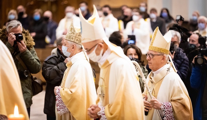 Liturgiczne rozpoczęcie posługi arcybiskupa koadiutora cz.2