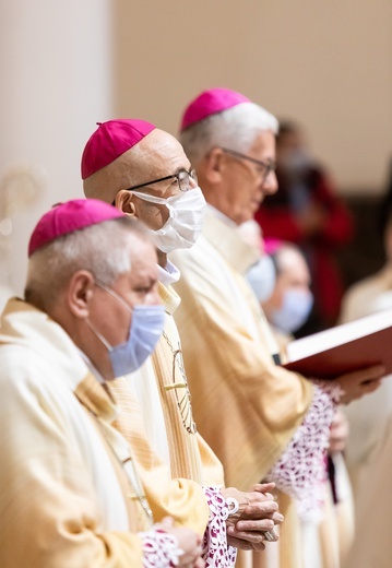 Liturgiczne rozpoczęcie posługi arcybiskupa koadiutora cz.2