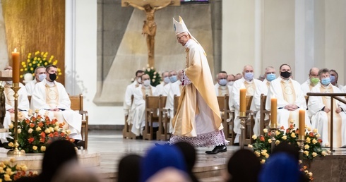 Liturgiczne rozpoczęcie posługi arcybiskupa koadiutora cz.2