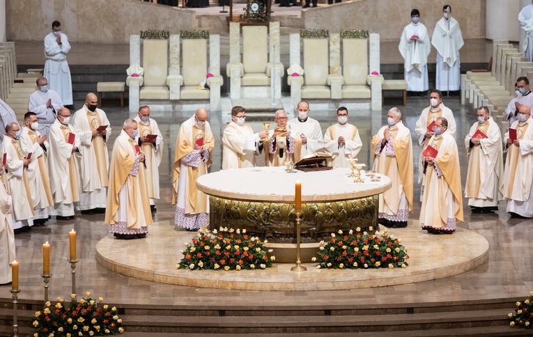 Liturgiczne rozpoczęcie posługi arcybiskupa koadiutora cz.2