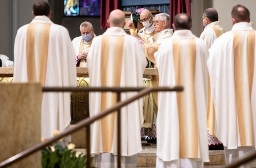 Liturgiczne rozpoczęcie posługi arcybiskupa koadiutora cz.2