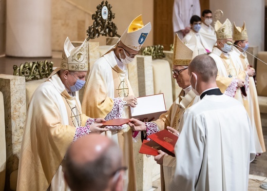 Liturgiczne rozpoczęcie posługi arcybiskupa koadiutora cz.2