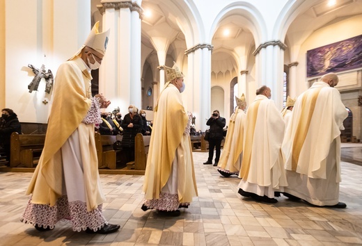 Liturgiczne rozpoczęcie posługi arcybiskupa koadiutora cz.2