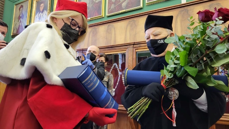 Prof. Henryk Podbielski związany z KUL doktorem honoris causa UAM w Poznaniu