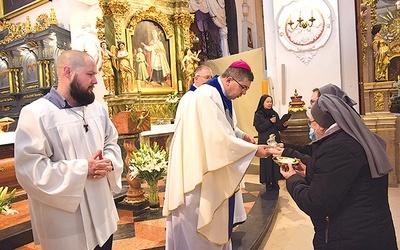 ◄	Uroczystej Eucharystii przewodniczył biskup Osial.