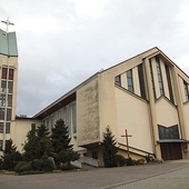 Trzydziestoletni budynek kościelny stuletniej parafii św. Urbana.