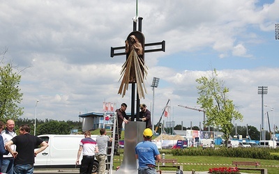 	Jednym z wcześniejszych płockich przedsięwzięć jest nowy pomnik na placu Celebry Papieskiej.