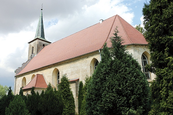 W małej podiławskiej wsi możemy podziwiać w pełnej okazałości piękno XVII-wiecznej architektury sakralnej.