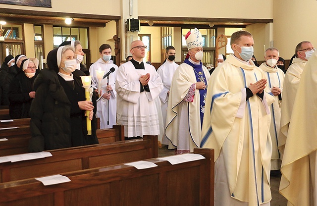 	Uroczystości przewodniczył  bp Marek Solarczyk.
