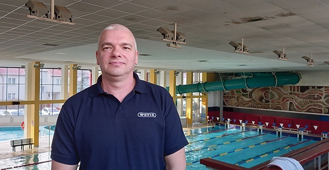 	– Zajęcia na basenie sprawiają dzieciom wielką frajdę – stwierdza ich trener.