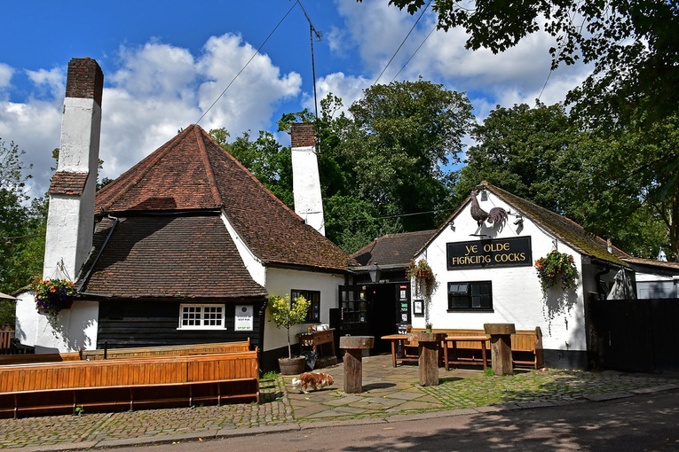 W. Brytania: Jeden z najstarszych pubów w Anglii kończy działalność przez problemy finansowe