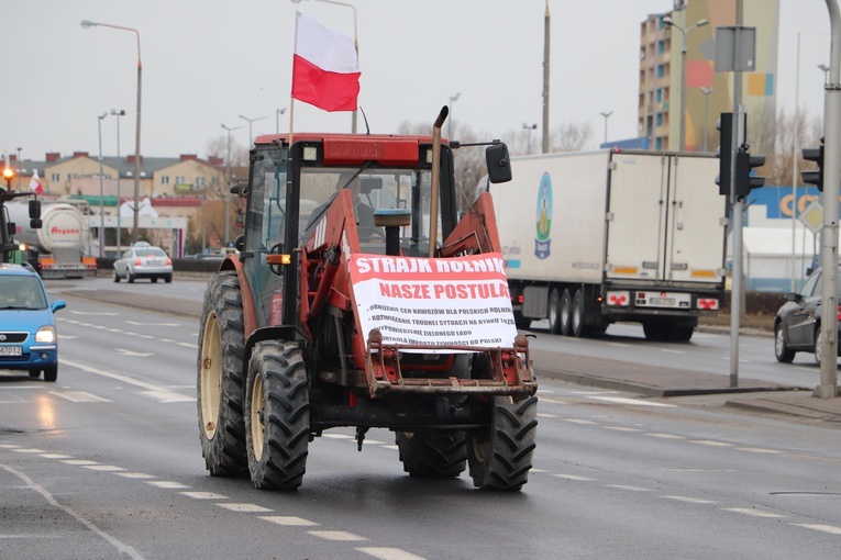 Rolnicy wyjechali na ulice m.in. w Łowiczu, Rawie Mazowieckiej czy Skierniewicach.