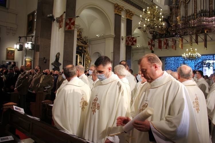 Ingres bp. Wiesława Lechowicza do katedry polowej Wojska Polskiego [GALERIA ZDJĘĆ]