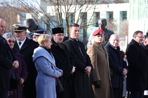 Powitanie bp. Lechowicza przez Kompanię Reprezentacyjną Wojska Polskiego [GALERIA ZDJĘĆ]