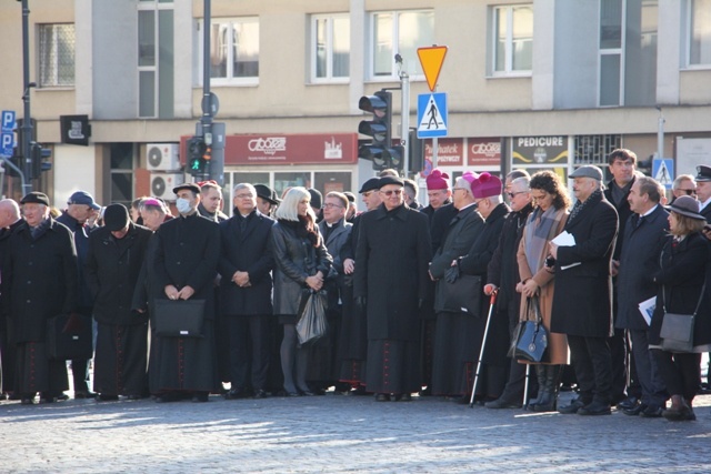 Powitanie bp. Lechowicza przez Kompanię Reprezentacyjną Wojska Polskiego [GALERIA ZDJĘĆ]