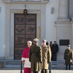 Powitanie bp. Lechowicza przez Kompanię Reprezentacyjną Wojska Polskiego [GALERIA ZDJĘĆ]