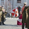 Powitanie bp. Lechowicza przez Kompanię Reprezentacyjną Wojska Polskiego [GALERIA ZDJĘĆ]