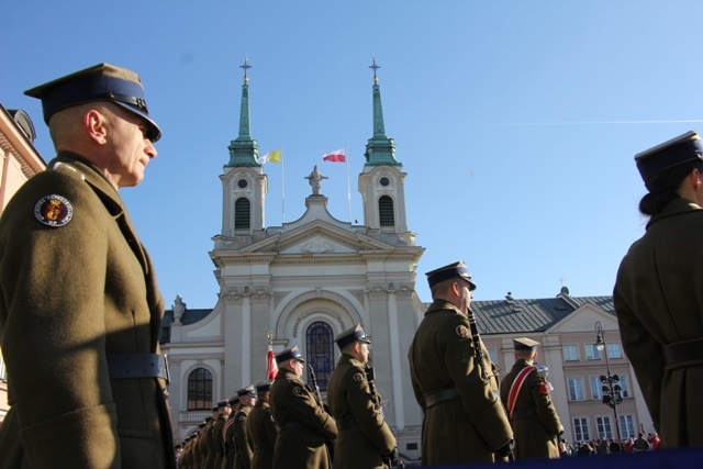 Ingres bp. Wiesława Lechowicza do katedry polowej Wojska Polskiego [GALERIA ZDJĘĆ]