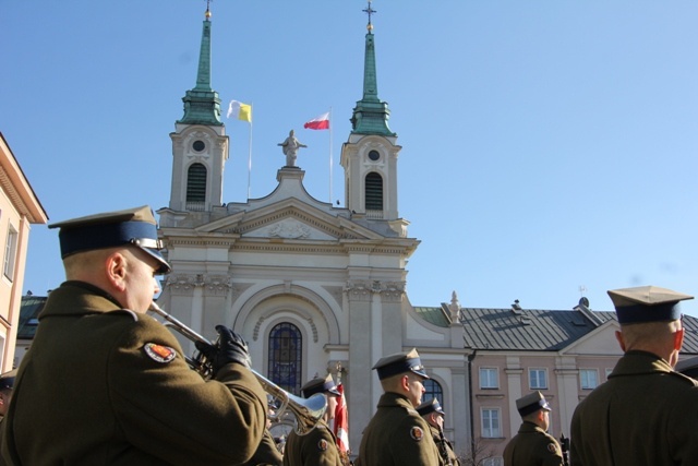 Ingres bp. Wiesława Lechowicza do katedry polowej Wojska Polskiego [GALERIA ZDJĘĆ]