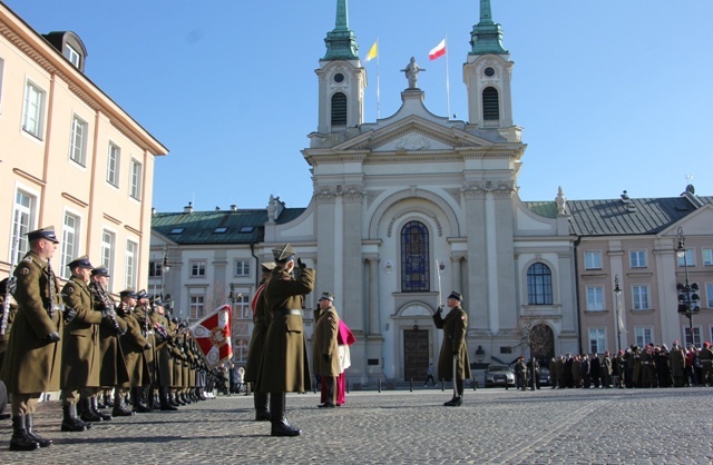 Ingres bp. Wiesława Lechowicza do katedry polowej Wojska Polskiego [GALERIA ZDJĘĆ]