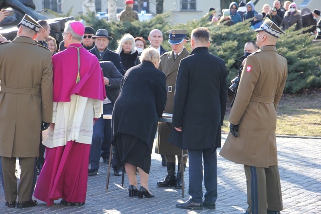 Ingres bp. Wiesława Lechowicza do katedry polowej Wojska Polskiego [GALERIA ZDJĘĆ]