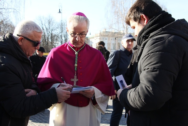 Ingres bp. Wiesława Lechowicza do katedry polowej Wojska Polskiego [GALERIA ZDJĘĆ]