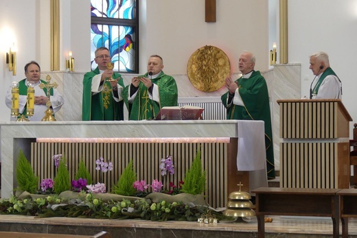 Inauguracja programu pomocy żywnościowej z Caritas w Janowicach