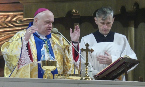 Bp Piotr Greger przewodniczył Mszy św. 11 lutego br. w Światowym Dniu Chorego w bielskiej katedrze św. Mikołaja.