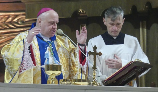 Bp Piotr Greger przewodniczył Mszy św. 11 lutego br. w Światowym Dniu Chorego w bielskiej katedrze św. Mikołaja.