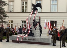 Pomnik Żołnierzy Armii Krajowej Okręgu Radomsko-Kieleckiego zgrupowania "Jodła" został odsłonięty 27 września 2019 roku, w 80. rocznicę powstania Państwa Podziemnego.