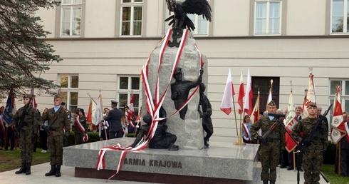 Pomnik Żołnierzy Armii Krajowej Okręgu Radomsko-Kieleckiego zgrupowania "Jodła" został odsłonięty 27 września 2019 roku, w 80. rocznicę powstania Państwa Podziemnego.