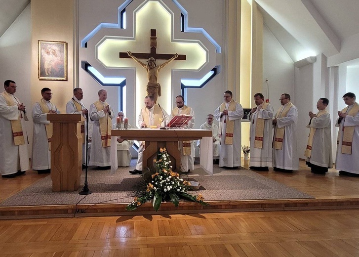 Abp Adrian Galbas odwiedził ząbkowicki DOM pallotynów