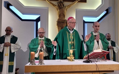 Abp Adrian Galbas odwiedził ząbkowicki DOM pallotynów