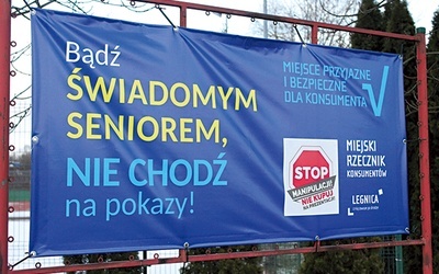 ▲	Plakat przestrzegający osoby starsze przed udziałem w tego typu wydarzeniach.