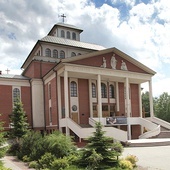 Sanktuarium Matki Bożej Dobrej Drogi w Gliwicach  (1992–2003 r., Zenon Nasterski). 