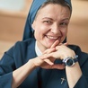 S. Anna Maria Pudełko  apostolinka, psychopedagog powołania, teolog  pastoralny i kierownik  duchowy, wykładowca  w Wyższym Seminarium  Duchownym w Łowiczu  i Centrum Formacji  Duchowej w Trzebini.