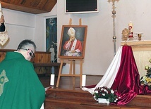   Powitanie relikwiarza w dźwirzyńskim kościele.
