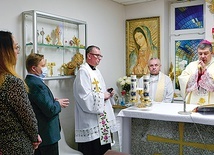 ▲	W głowieńskim szpitalu za cierpiących modlił się bp Wojciech Osial. 