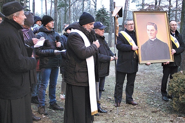 ▲	Modlitwę różańcową poprowadził ks. Wiesław Lenartowicz.