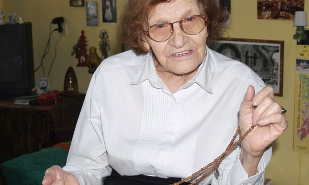 Antonina Małysiak z różańcem odziedziczonym po mamie...