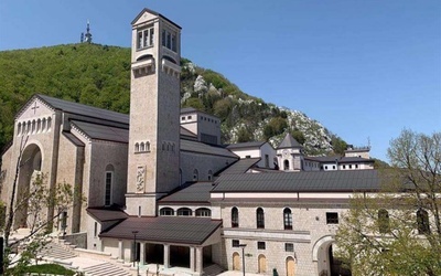 Mnisi zakażeni, opactwa w Montevergine i Loreto zamknięte