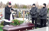 Ks. Krzysztof Ziobrowski w czasie pogrzebu. 