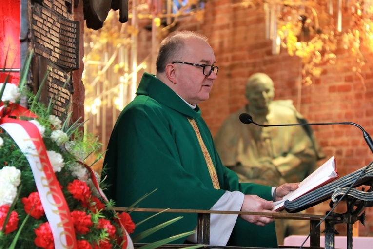 Homilię wygłosił ks. kan. Ludwik Kowalski, proboszcz bazyliki św. Brygidy.