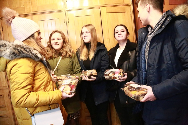 Słodki kiermasz w Chorzelowie