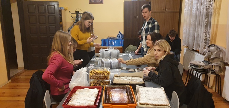 Słodki kiermasz w Chorzelowie