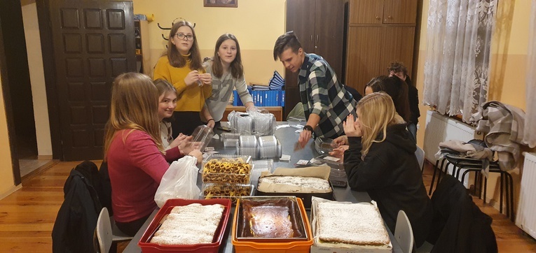 Słodki kiermasz w Chorzelowie