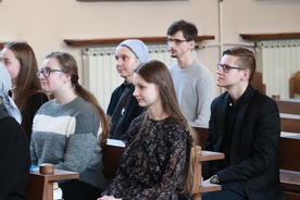 Młodzi niemal jednogłośnie stwierdzili, że nie Kościół wymaga zmian, a ludzie - w postrzeganiu, zaangażowaniu, uczestniczeniu w życiu całej wspólnoty.