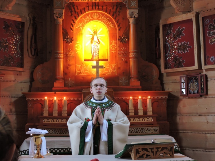 Każdego dnia uczestniczyli w Eucharystii. 