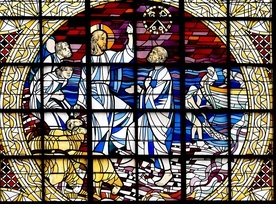 Powołanie Piotra. Witraż w kościele św. Trójcy w Piekarach